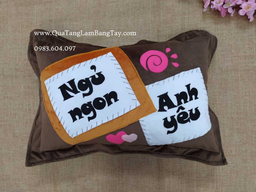 Gối handmade vải nỉ chữ nhật Ngủ ngon anh yêu mã GT2